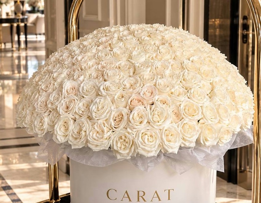 Diamond — white Playa Blanca roses in a white box